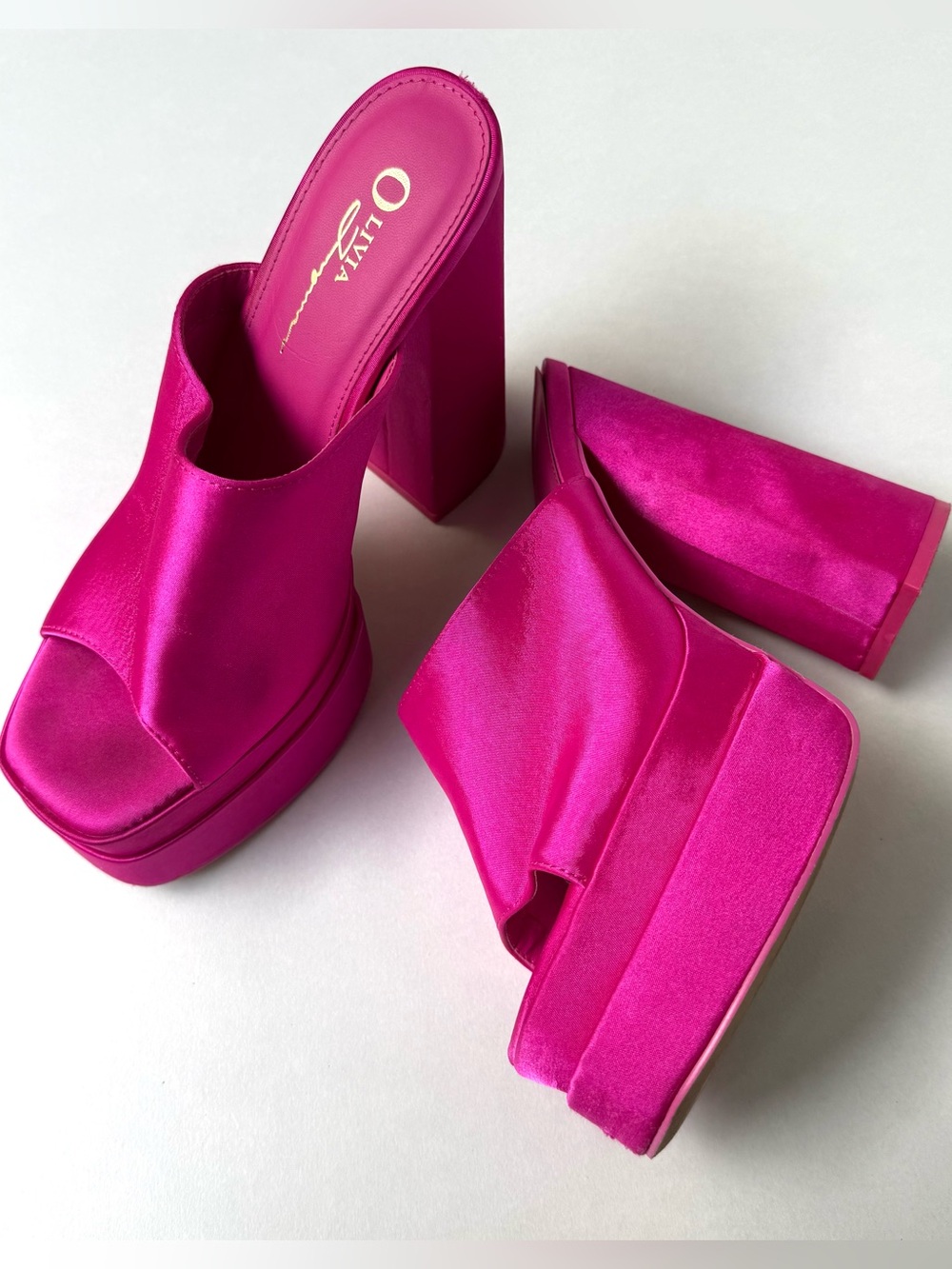 Olivia Ferguson hot pink platform sandals size 6.5